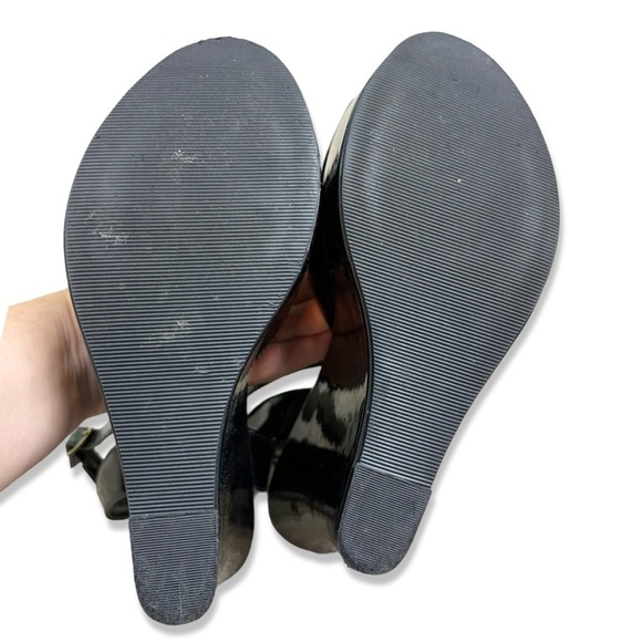 ⭐️SODA Black Patent Wedge Sandals with Rosette and Strap - Picture 5 of 9